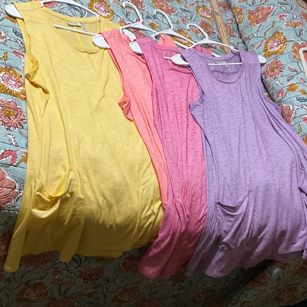 LOGO Sleeveless Pocket Tank Top (Lot of 4)